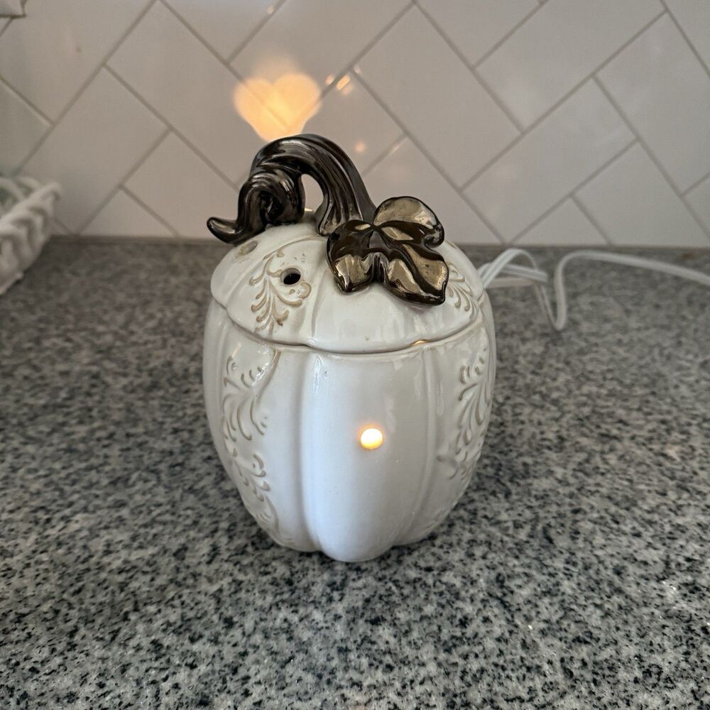Scentsy Lumina White Pumpkin Wax Warmer Full Size No Bulb